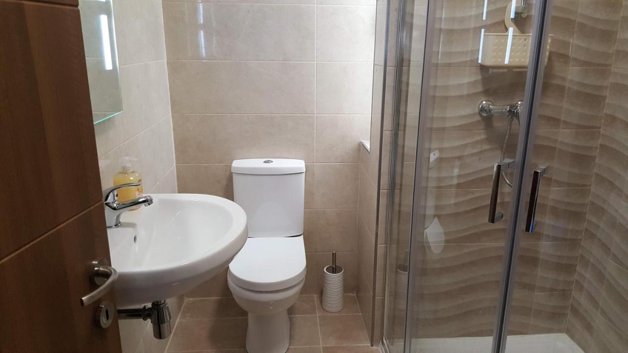 The Carobs Apartment Marsaskala Bagian luar foto