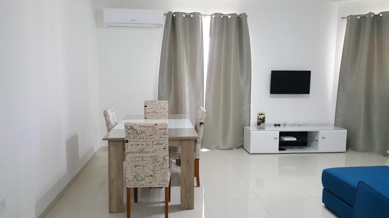 The Carobs Apartment Marsaskala Bagian luar foto