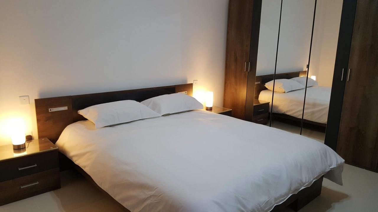 The Carobs Apartment Marsaskala Bagian luar foto